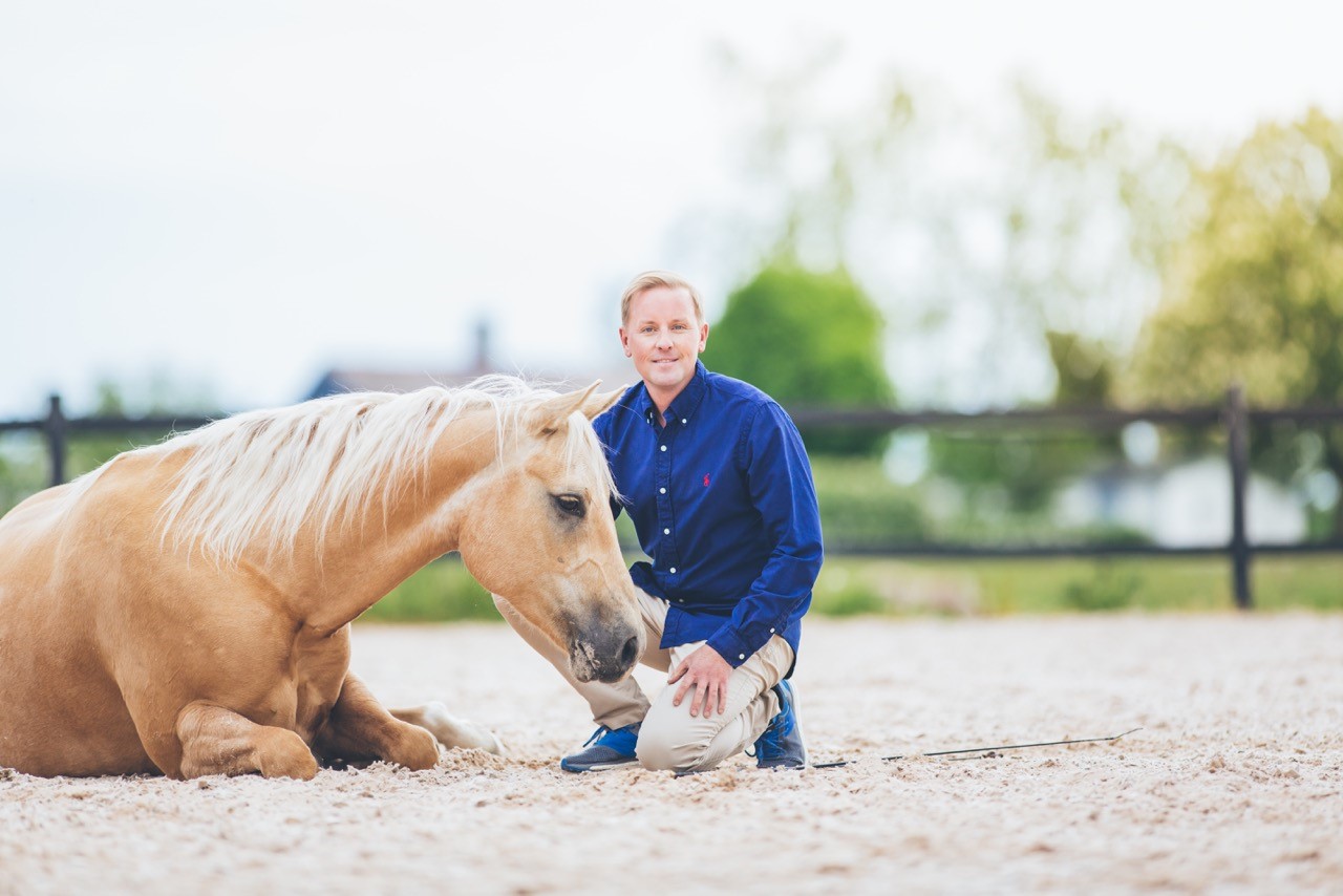 Sveriges populära häst och showartist Tobbe Larsson på stor jubileumsturné med superstjärnorna Nicke & hans vänner!